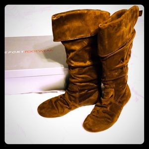 Report suede-like chocolate boots - size 12